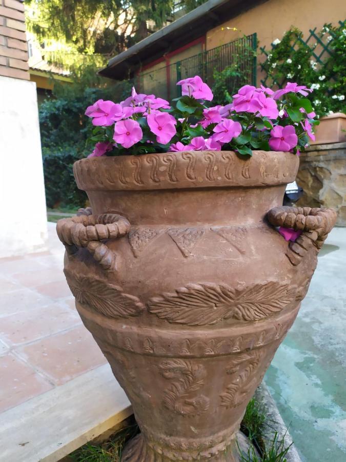 Angolo Sul Giardino Rome Bagian luar foto