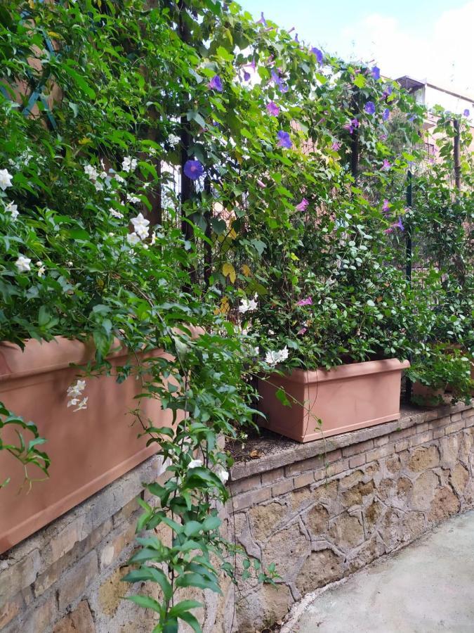 Angolo Sul Giardino Rome Bagian luar foto